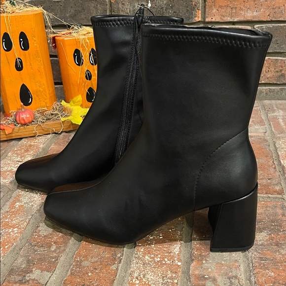 Elegant Black Ankle Boots Sz 8.5 - Picture 5 of 8